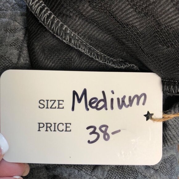 Gray Cable Knit Pullover Sweatshirt Women Size Medium Kangaroo Pocket Snaps NEW - Picture 9 of 10